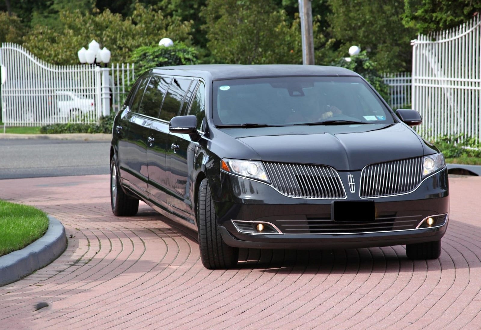 Lincoln MKT stretch limousine front exterior arriving at a gated driveway