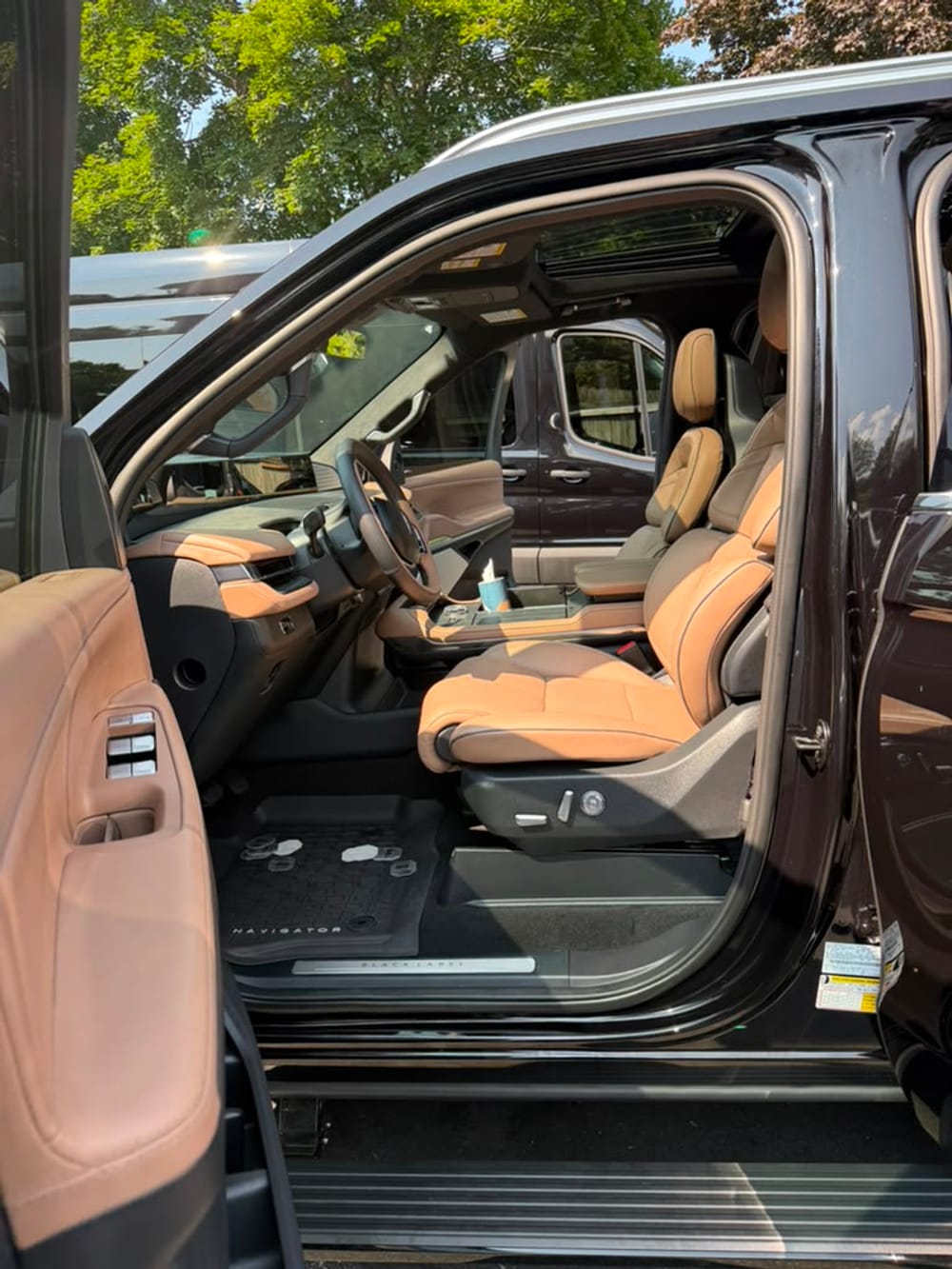 Lincoln Navigator SUV limo front seat and door detail