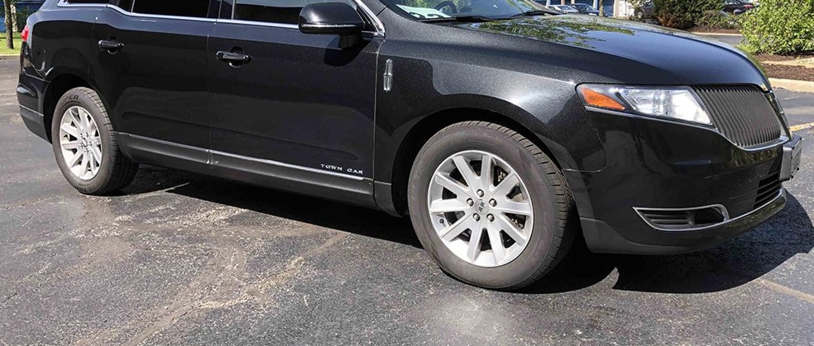 Lincoln luxury sedan front exterior, part of the NJ.Limo fleet